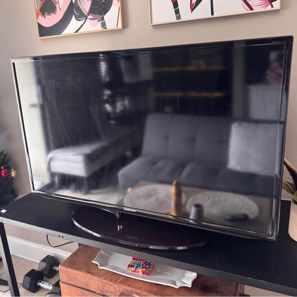 Samsung Black Flat Screen TV